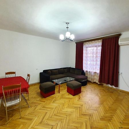 Cozy Apartment Near Opera House Erivan Exterior foto