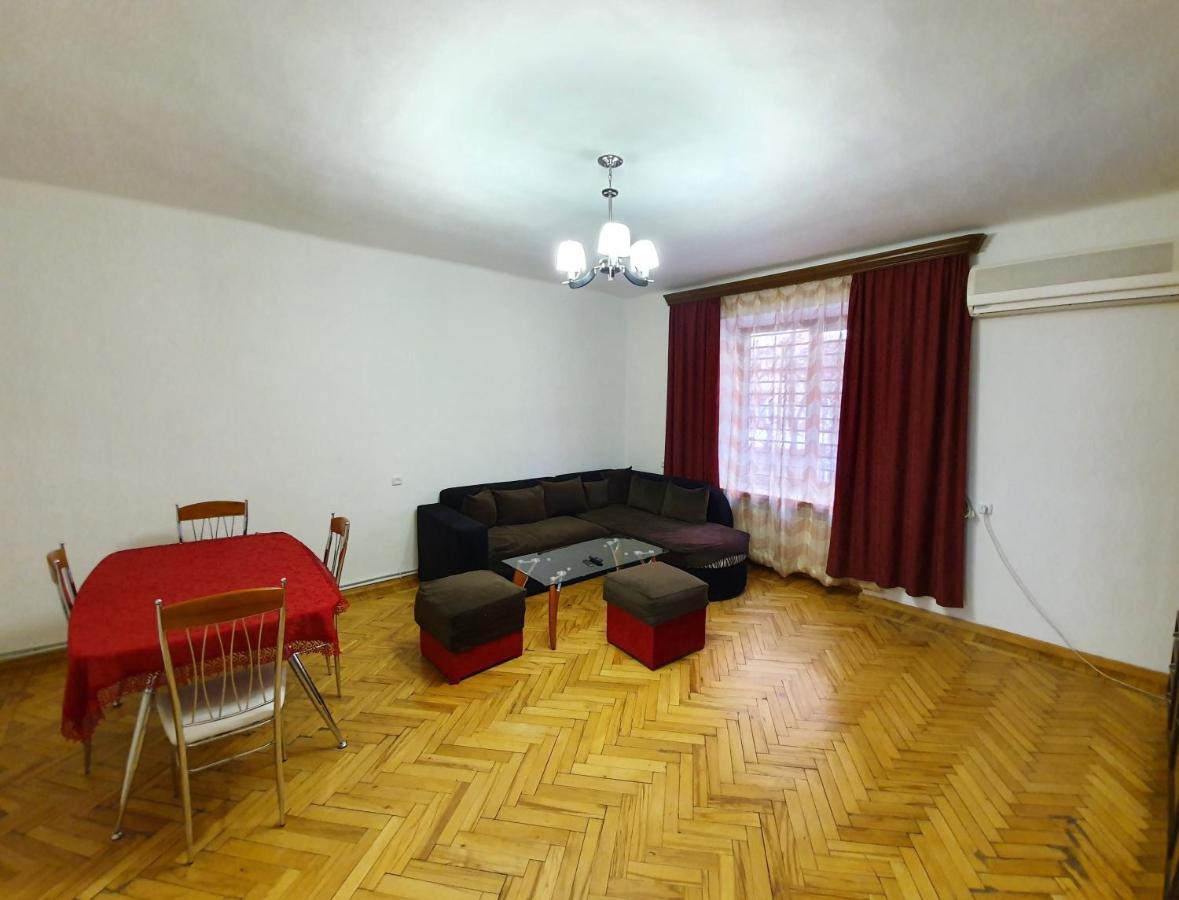 Cozy Apartment Near Opera House Erivan Exterior foto